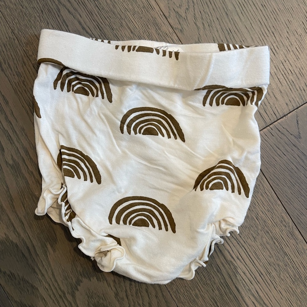 Spearmint baby rust rainbows ruffle bummies